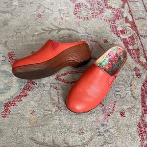 Alegria open back orange clogs